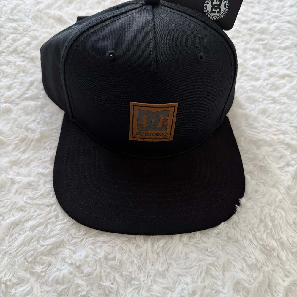 DC Shoes Reynotts 6 Snapback Hat‎ Black with Brown Faux Leather Patch